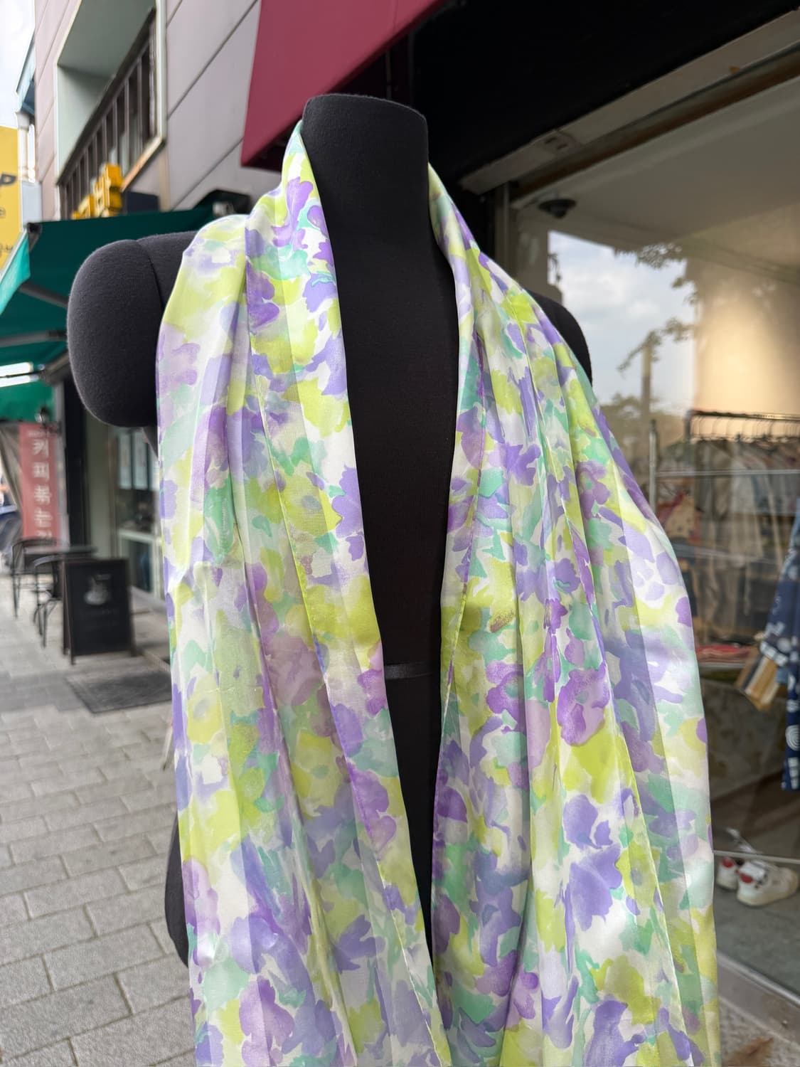 Yves Saint Laurent 100% Silk Scarf 상품이미지3