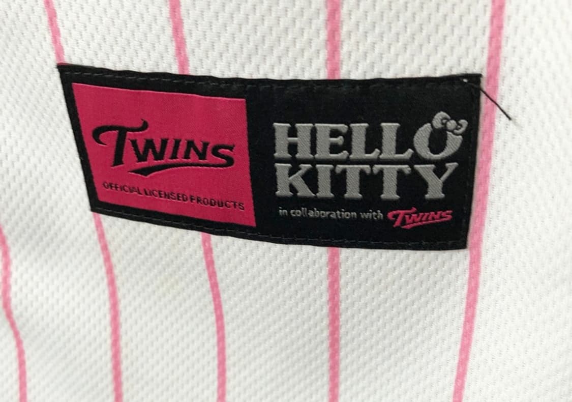 KBO LG트윈스X헬로키티 콜라보유니폼/져지 85 #2 오지환(싸인) 상품이미지7