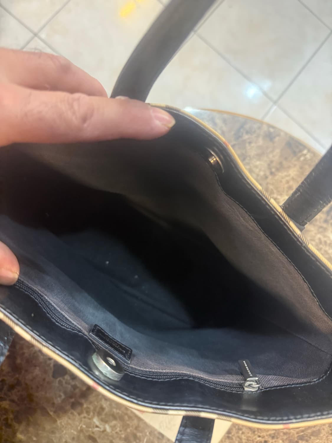 정품 버버리 노바체크 토트백 팝니다 상품이미지7