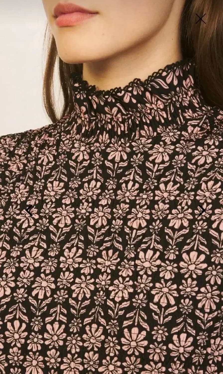 산드로 하이넥 플라워 밴딩 블라우스 0사이즈 상품이미지3