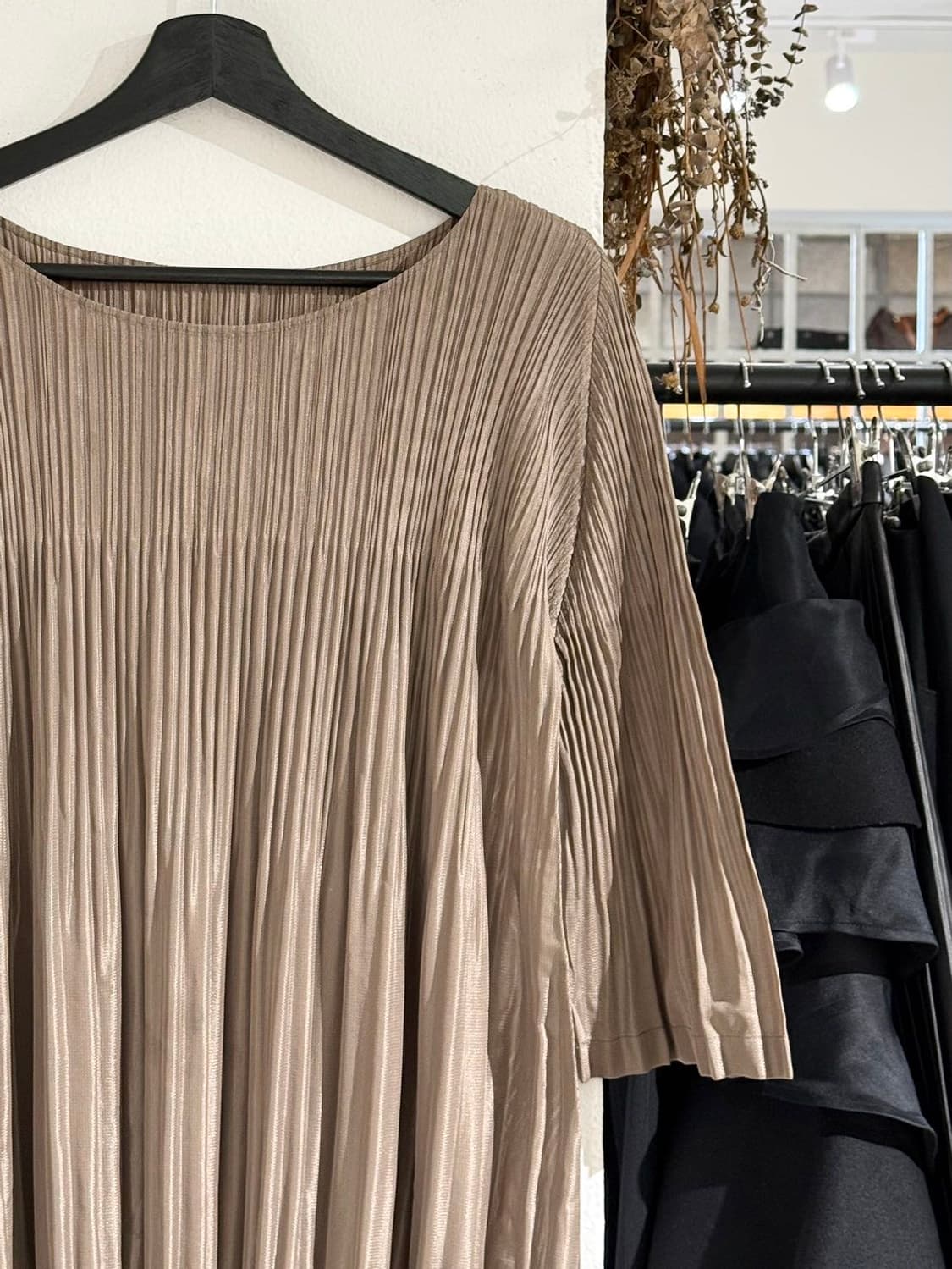 플리츠 플리즈 골드 보트넥 하프 미디 원피스 상품이미지3