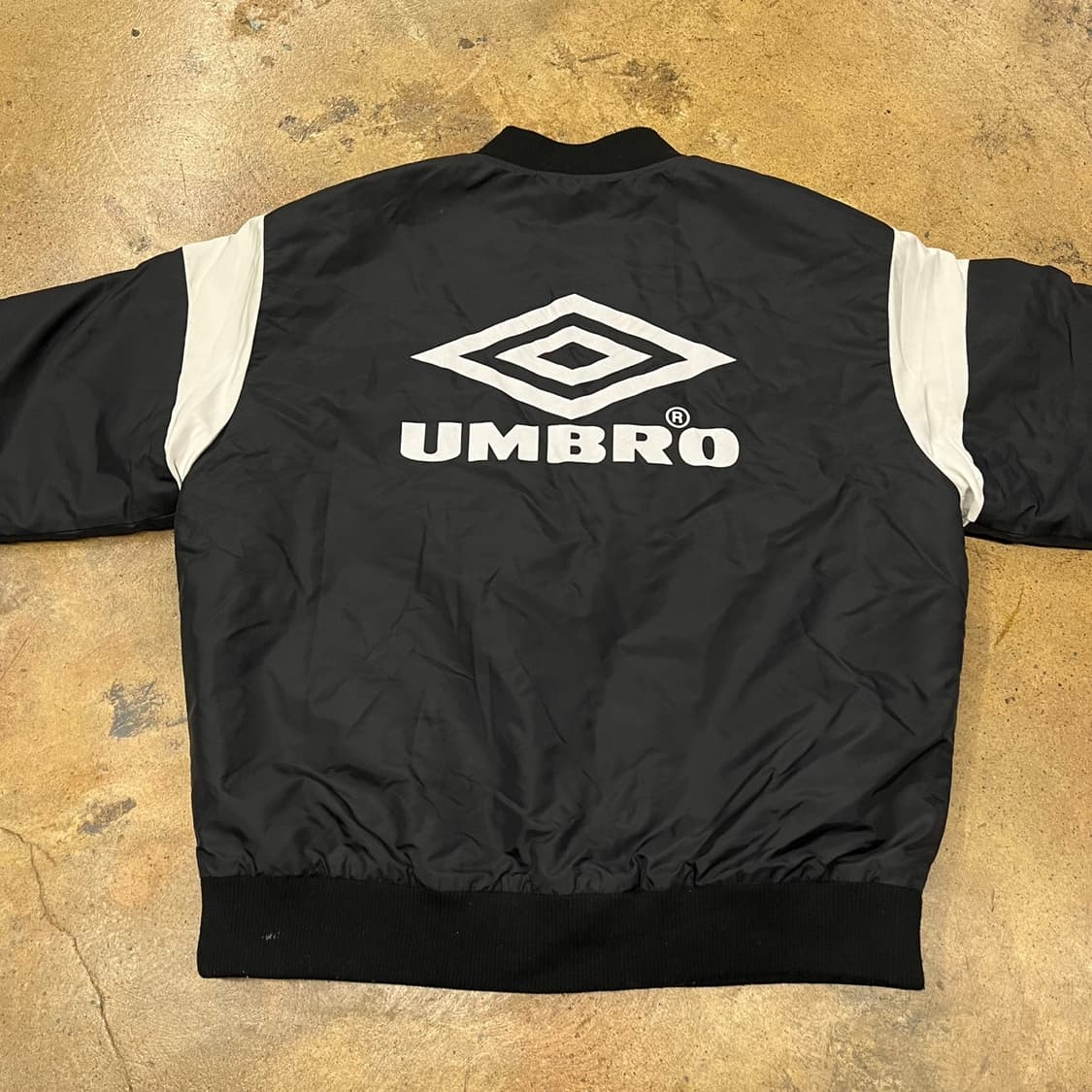 [정품/L] 엄브로 블랙 화이트 봄버 자켓 b16 상품이미지4