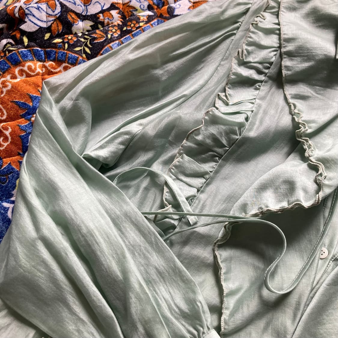 살롱드서울 러플 페미닌 타이 블라우스 민트 그린 상품이미지9