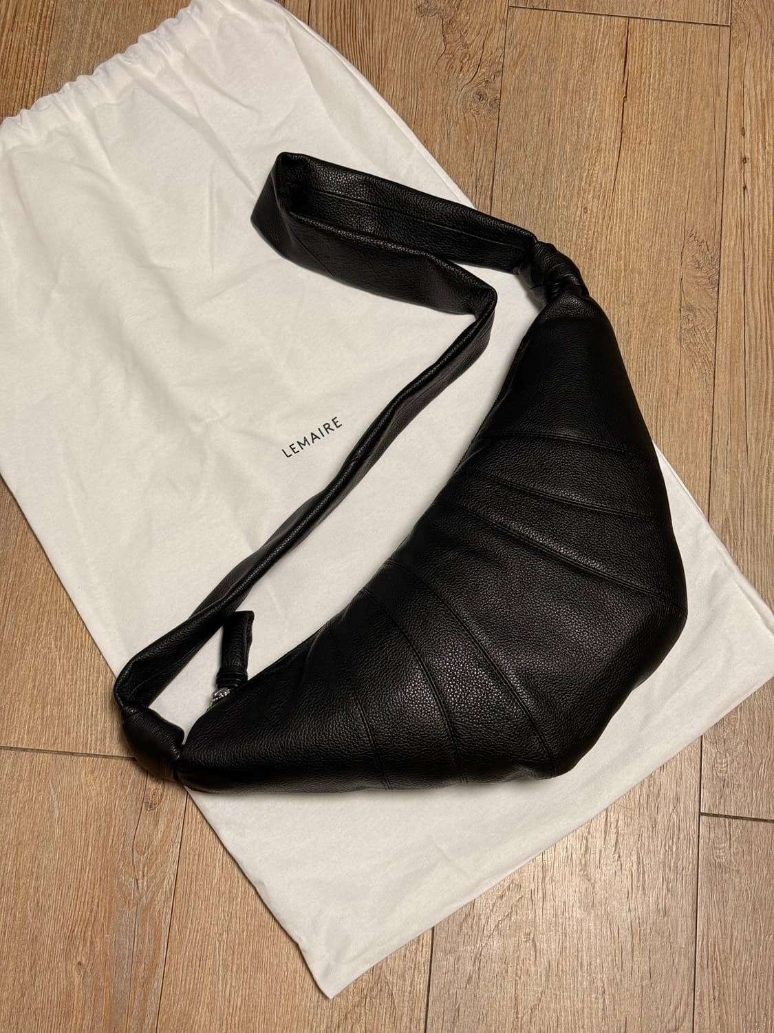 르메르 범백 크루아상 블랙 미디엄 그레인 가죽 상품이미지1