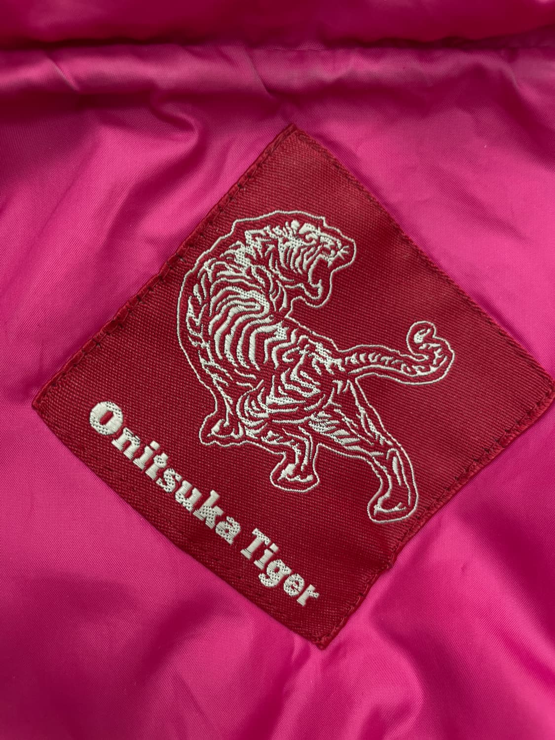 오니츠카 타이거[Onitsuka Tiger] 핑크 배색 후드 다운 패딩 상품이미지4