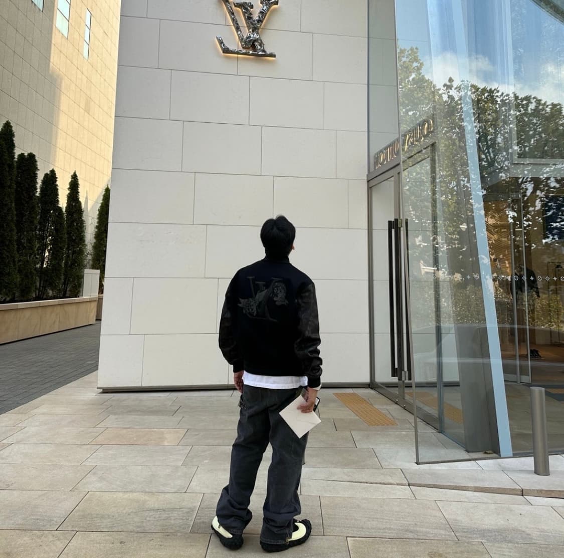 루이비통 엠보스 모노그램 레더 바시티 자켓 48 백화점택 상품이미지7