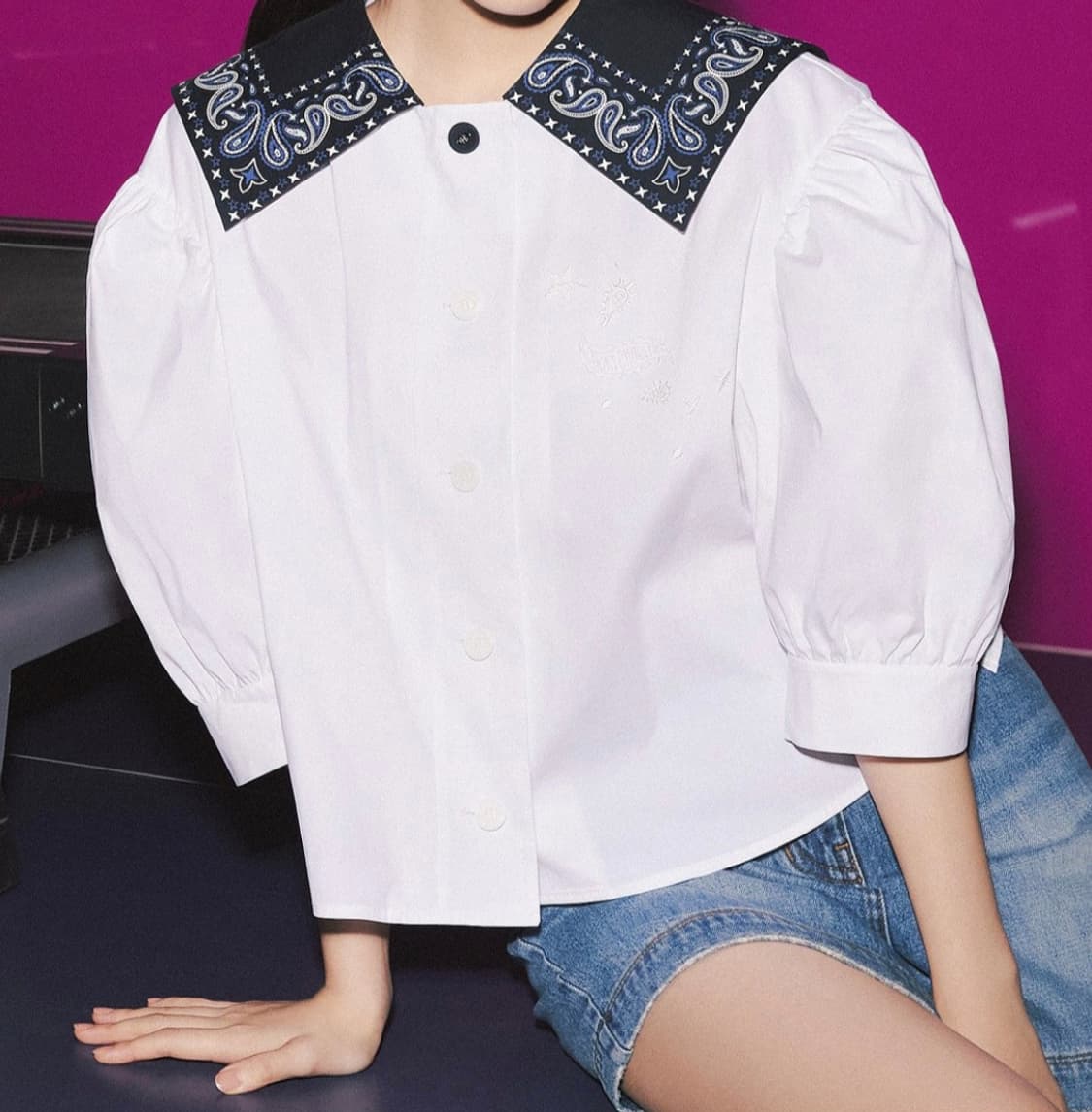 럭키슈에뜨 페이즐리 카라 화이트 블라우스 상품이미지1