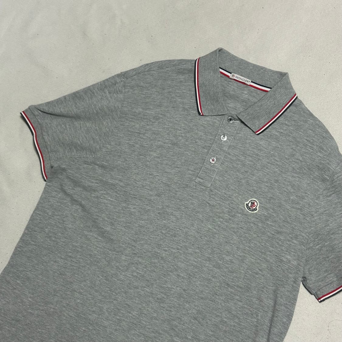 XL 몽클레어 그레이 카라 반팔티 상품이미지1
