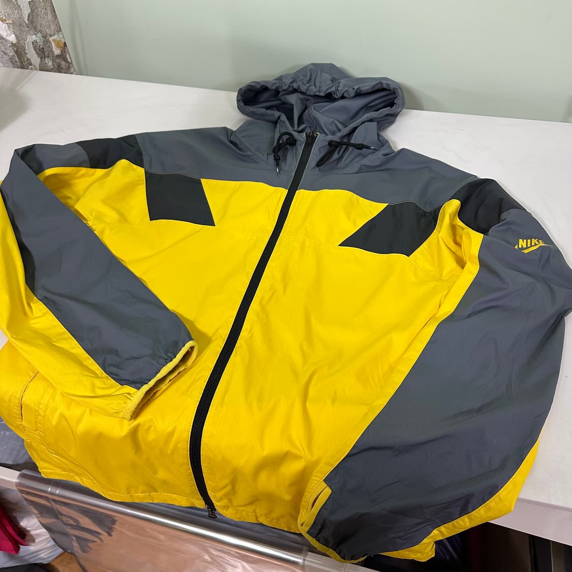 L 나이키 형광그레이 투웨이 암로고 후디 밑단스트링 런닝경량바람막이 상품이미지2