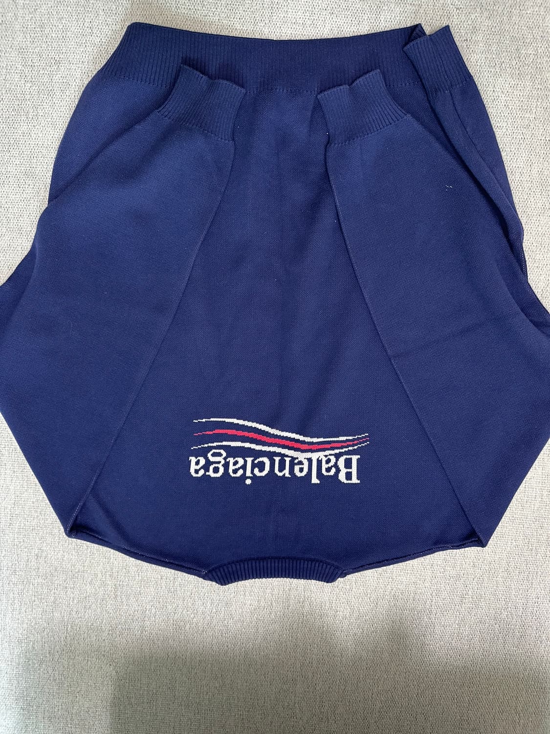 (새상품급!!) 22FW 발렌시아가 네이비 웨이브 로고 니트 L 상품이미지8