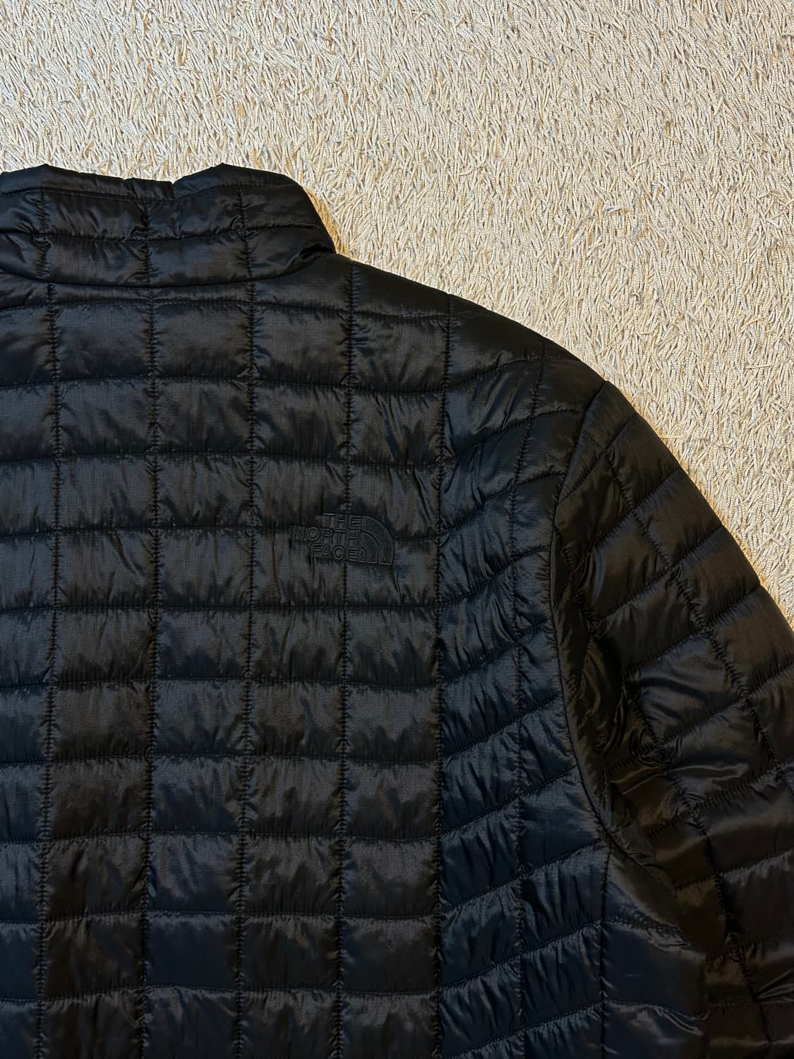 노스페이스 써모볼 퀼팅 경량패딩 올블랙 상품이미지4