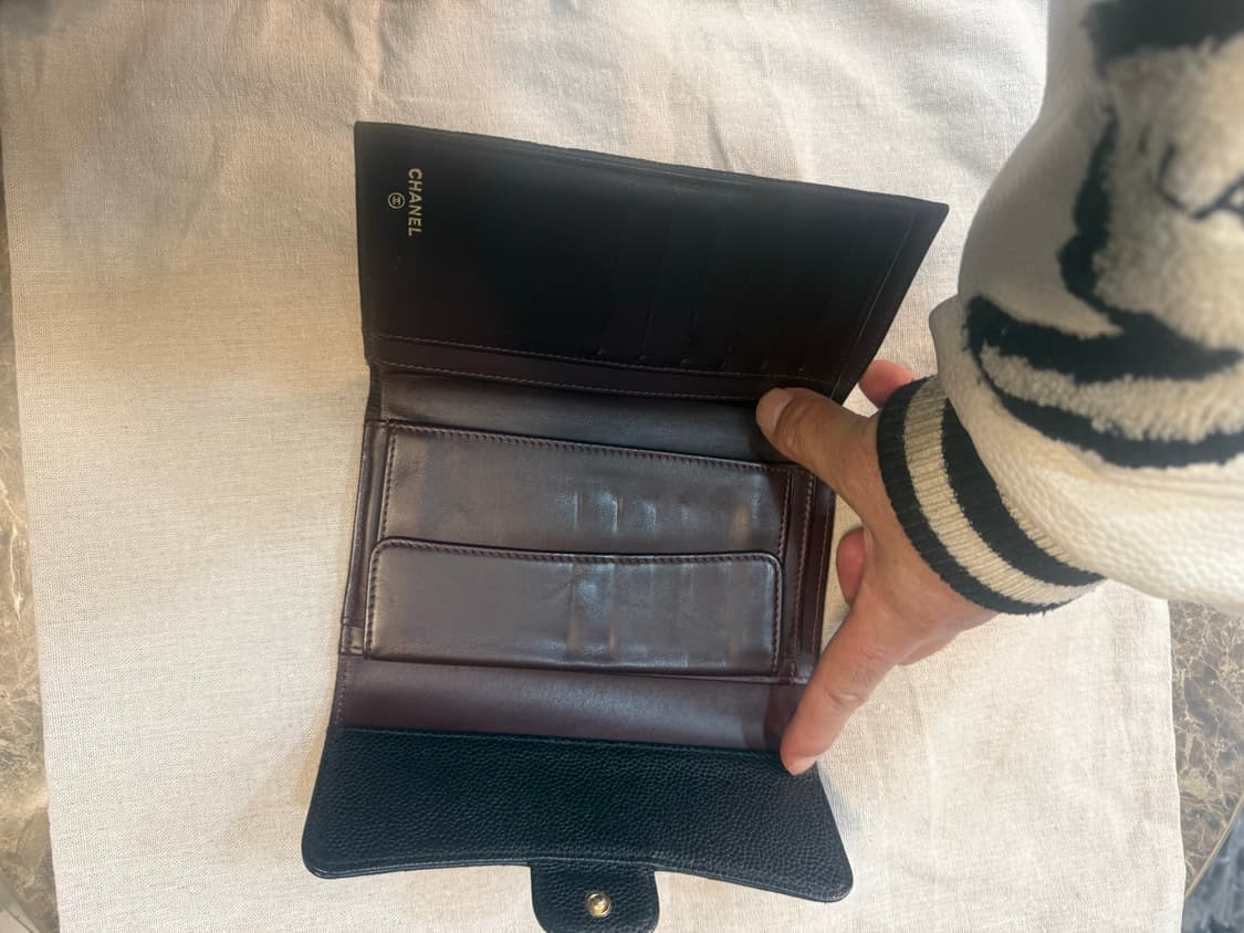 20번대 정품 샤넬 금장 캐비어 클래식 장지갑 팝니다 상품이미지2