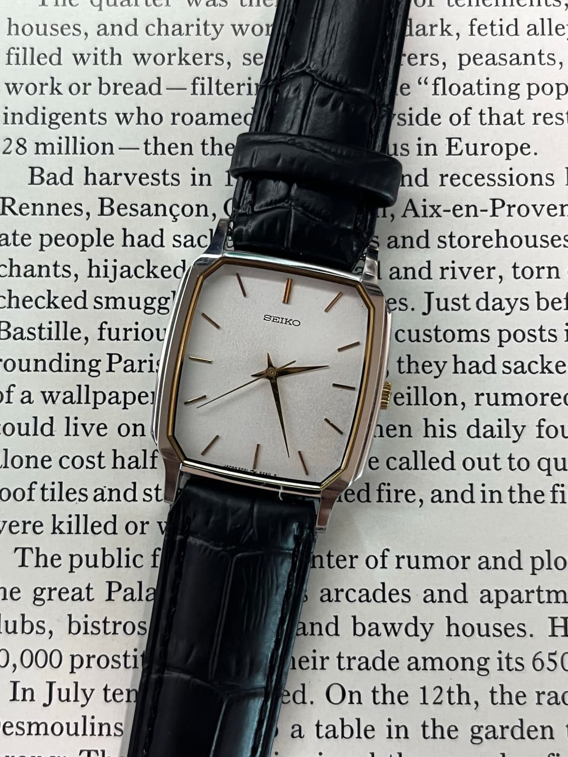 Vintage Seiko Quartz Tank Watch 상품이미지2