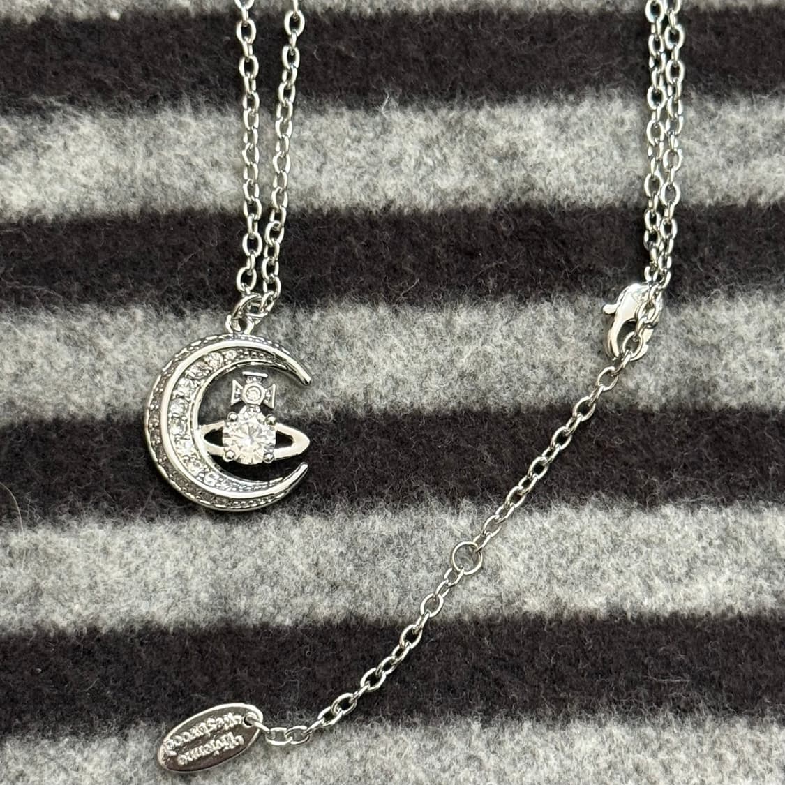 비비안웨스트우드 도리나 달 목걸이 상품이미지1