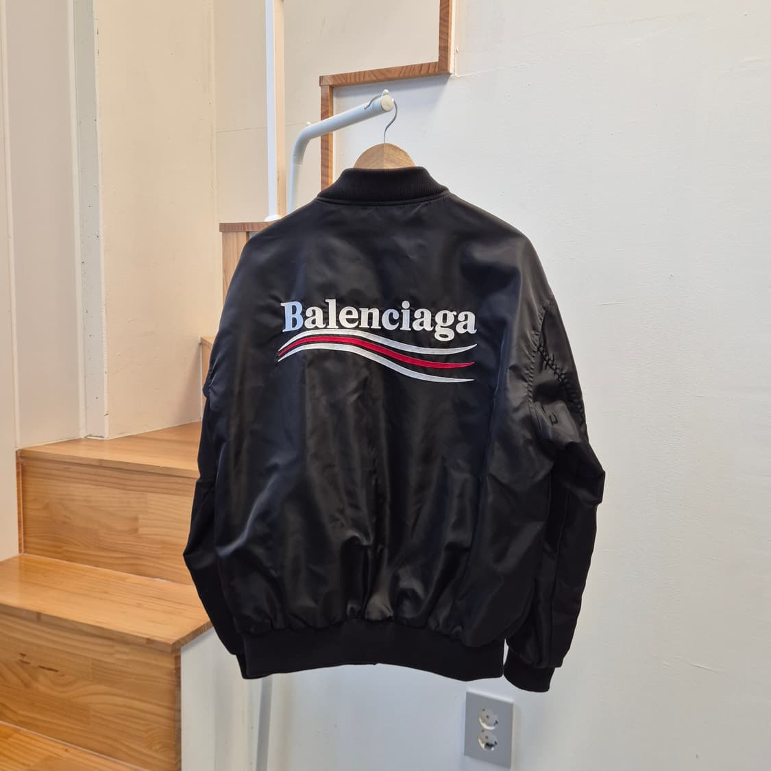 발렌시아가 봄버 자켓  상품이미지1