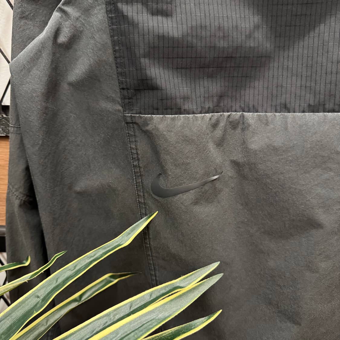 나이키 아노락 바람막이 전면 사선 비대칭 지퍼 포인트 블랙 상품이미지4