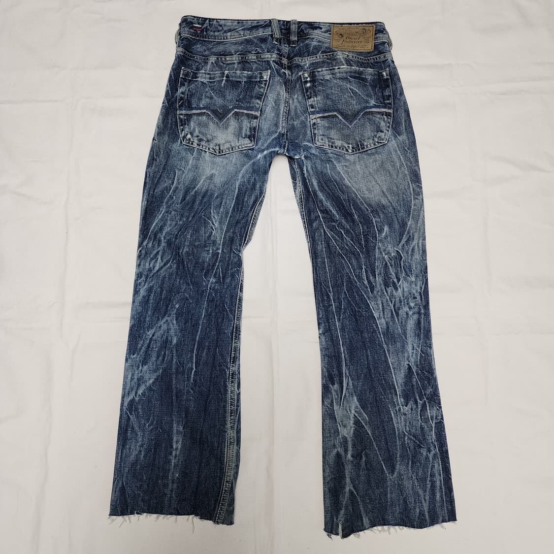 DIESEL ZATINY 컷팅 워시드 데님팬츠 상품이미지2