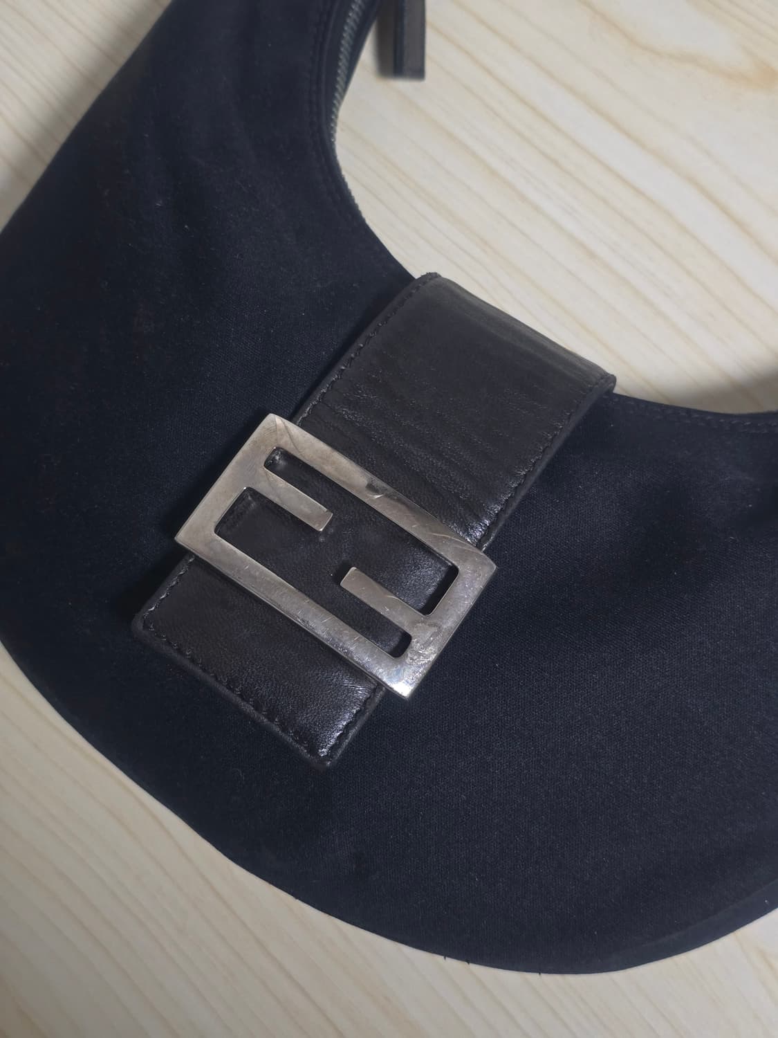 Fendi 펜디 네오프랜 호보백 블랙 상품이미지5