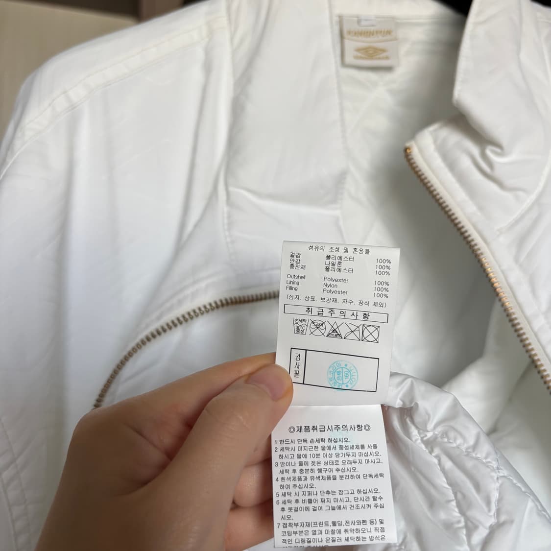 엄브로 x 강혁 화이트 마스 fc 디렉터 프로텍트 자켓 상품이미지5