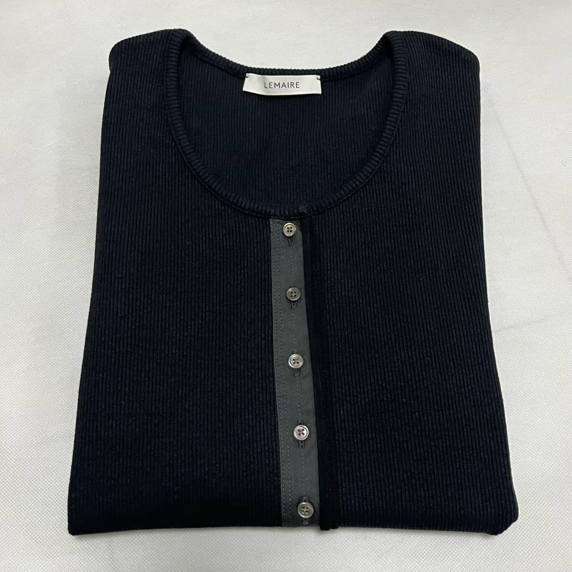 [XS,S]르메르 26ss FITTED HENLEY 헨리 니트/블랙 상품이미지4