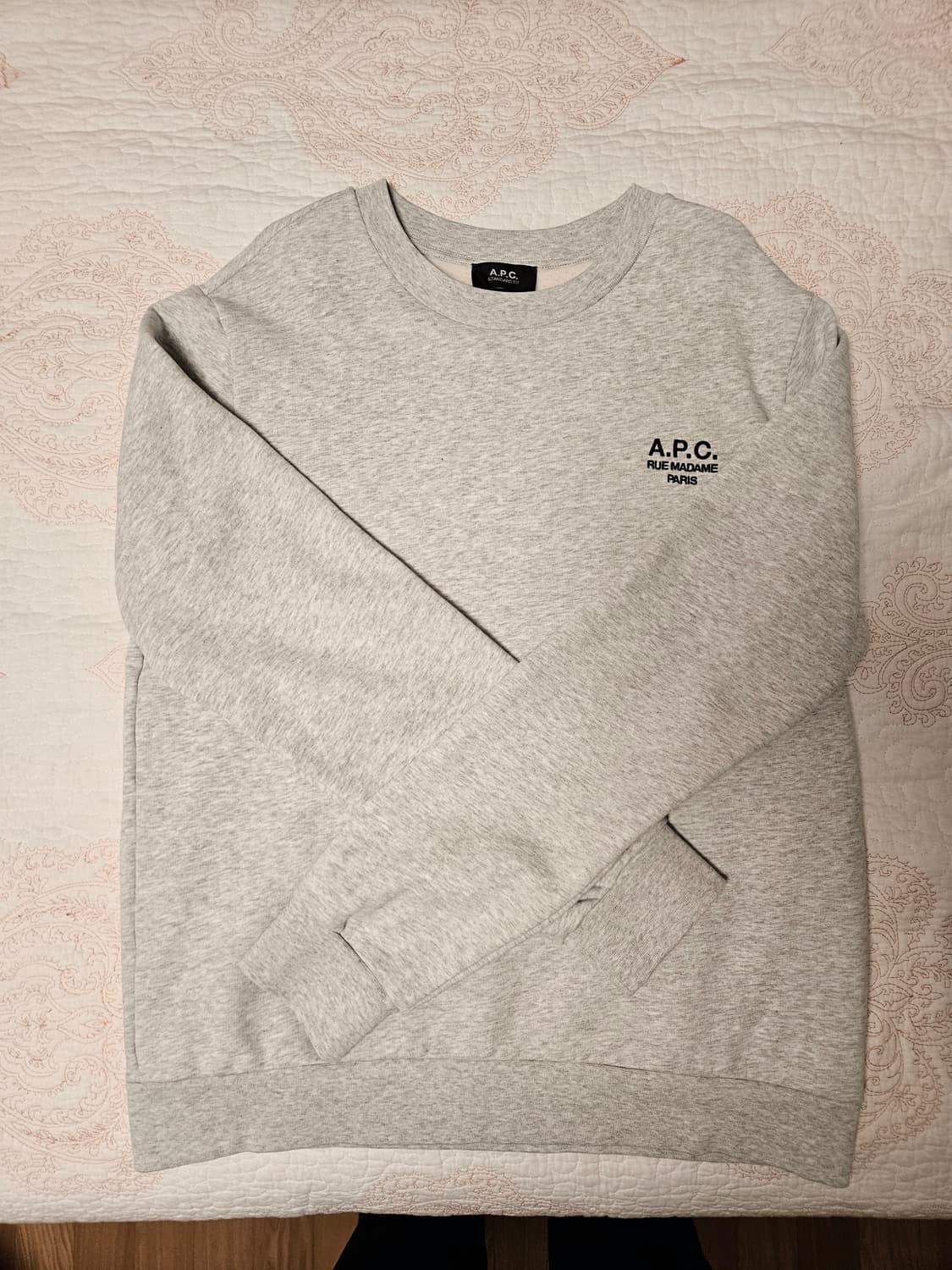 APC 기모 맨투맨 그레이 색상 L 사이즈 판매합니다! 상품이미지1