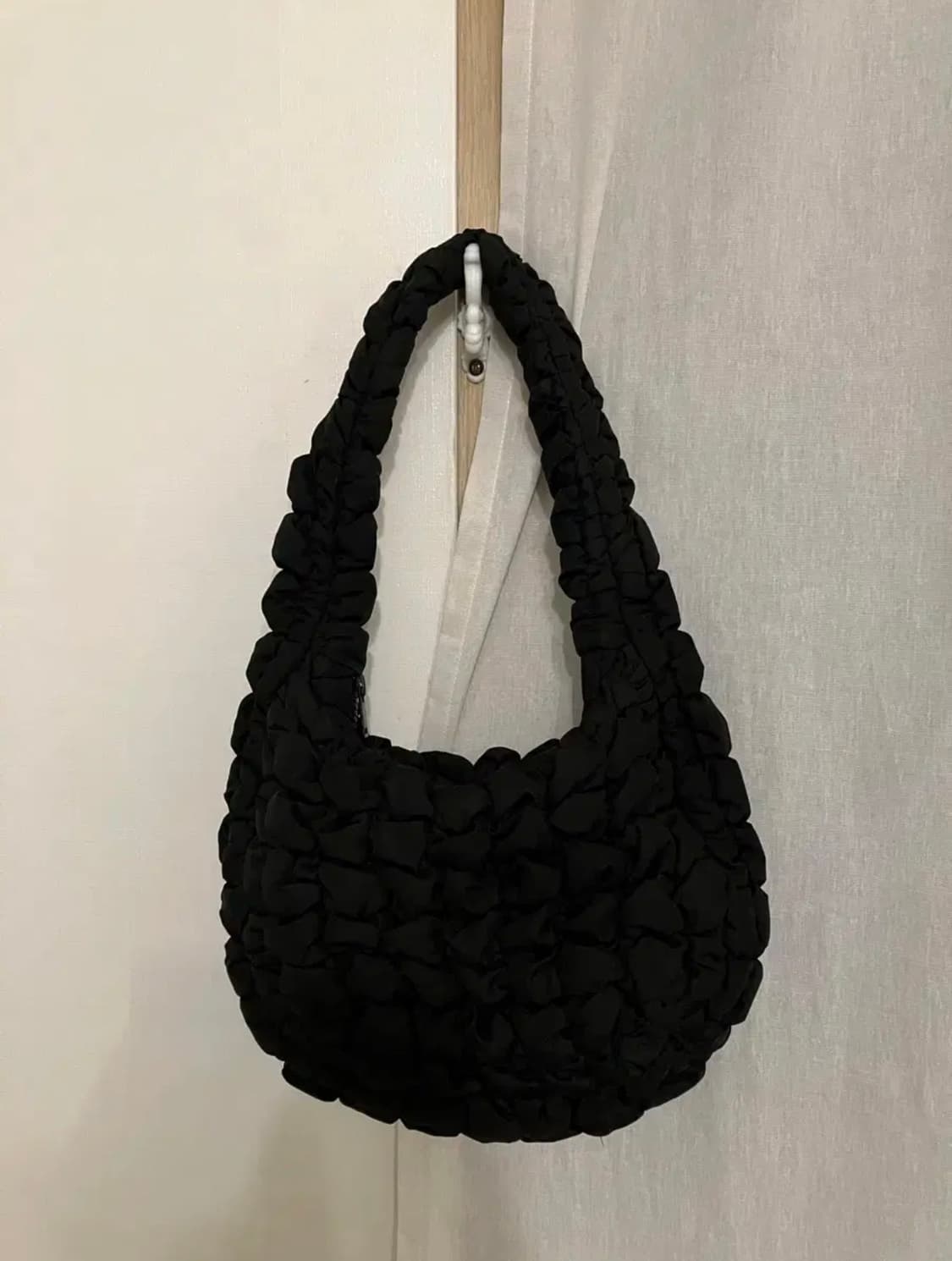 코스 퀼티드 미니백 블랙 상품이미지1