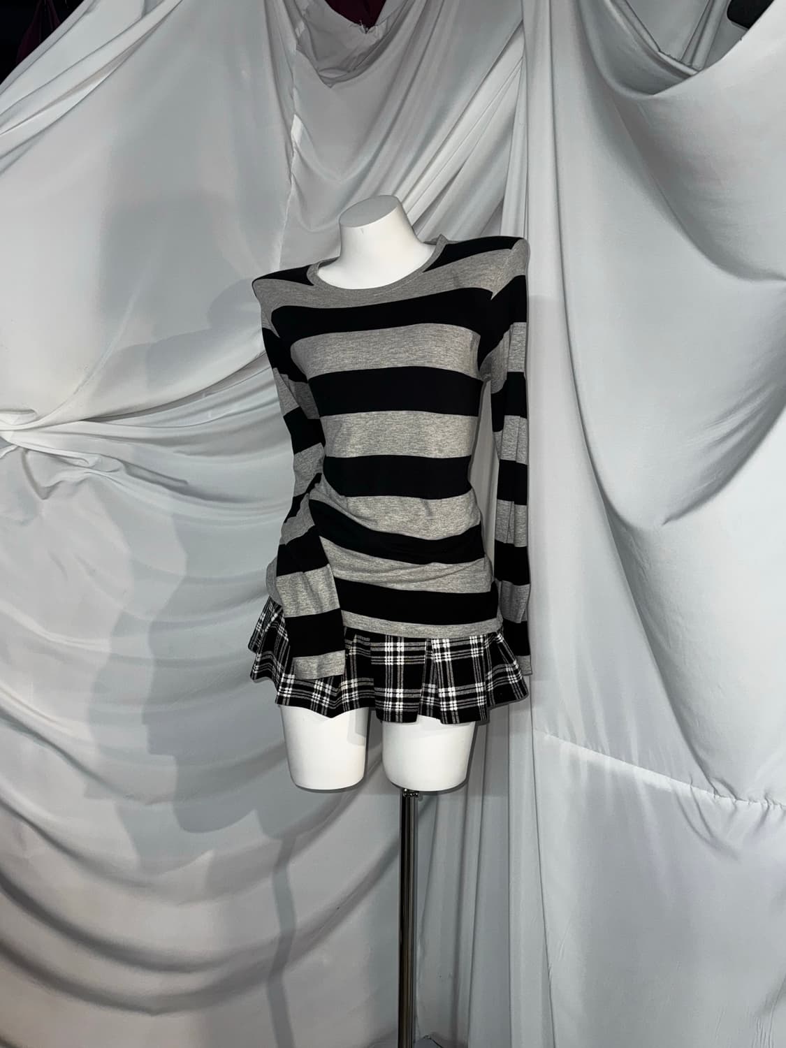 무채색 쇼콜라깔 스트라이프 데일리 키치 공겜여주 코디세트 상품이미지3