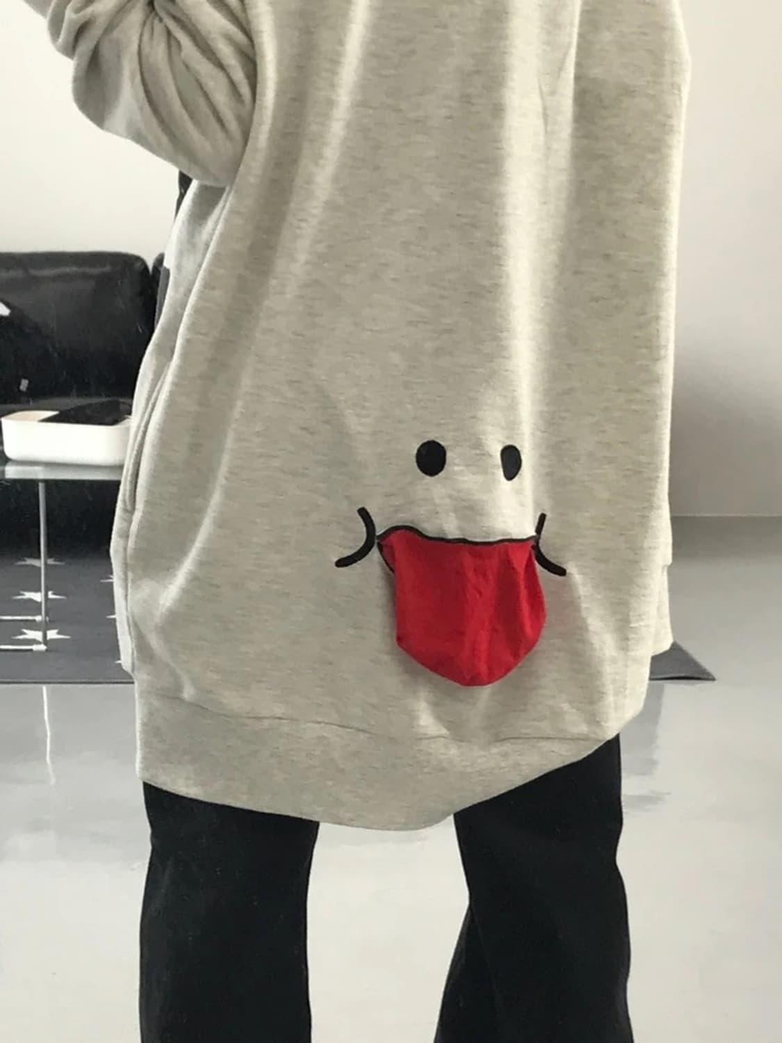 업스마일 그레이 로고 롱후드티 상품이미지3