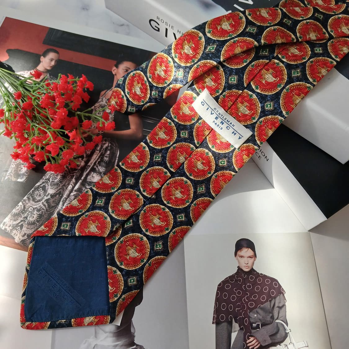 지방시 실크 네이비 메달리온 패턴 넥타이 9.8cm B등급 E744
 상품이미지3