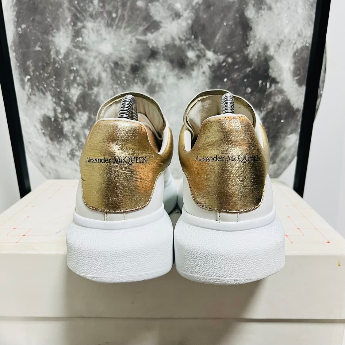 정품 40) 알렉산더 맥퀸 골드 오버솔 스니커즈 255~260 상품이미지4