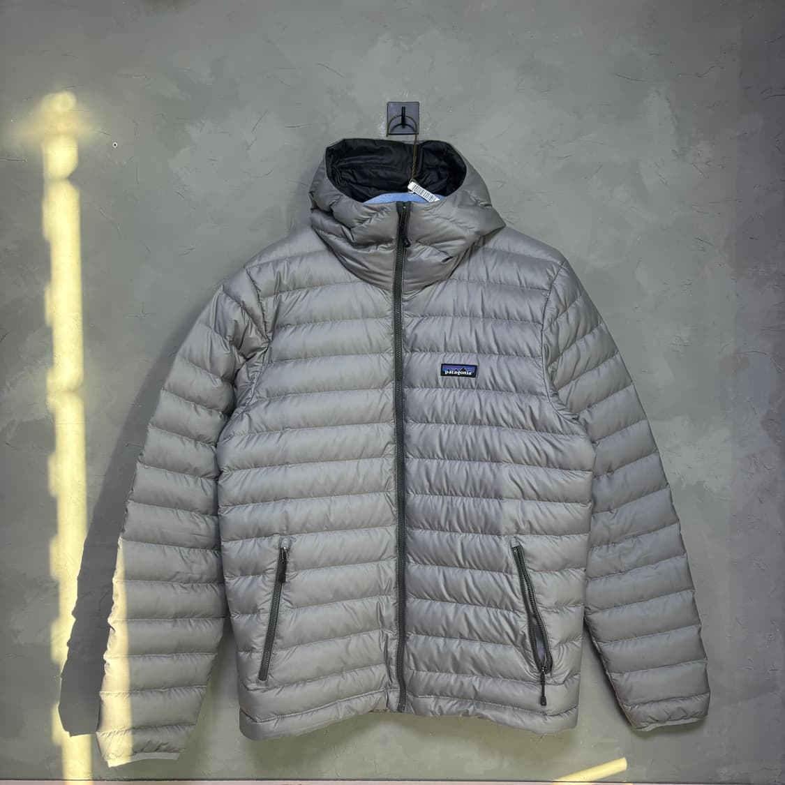 파타고니아 다운스웨터 구스다운 경량패딩 실버 그레이  상품이미지1
