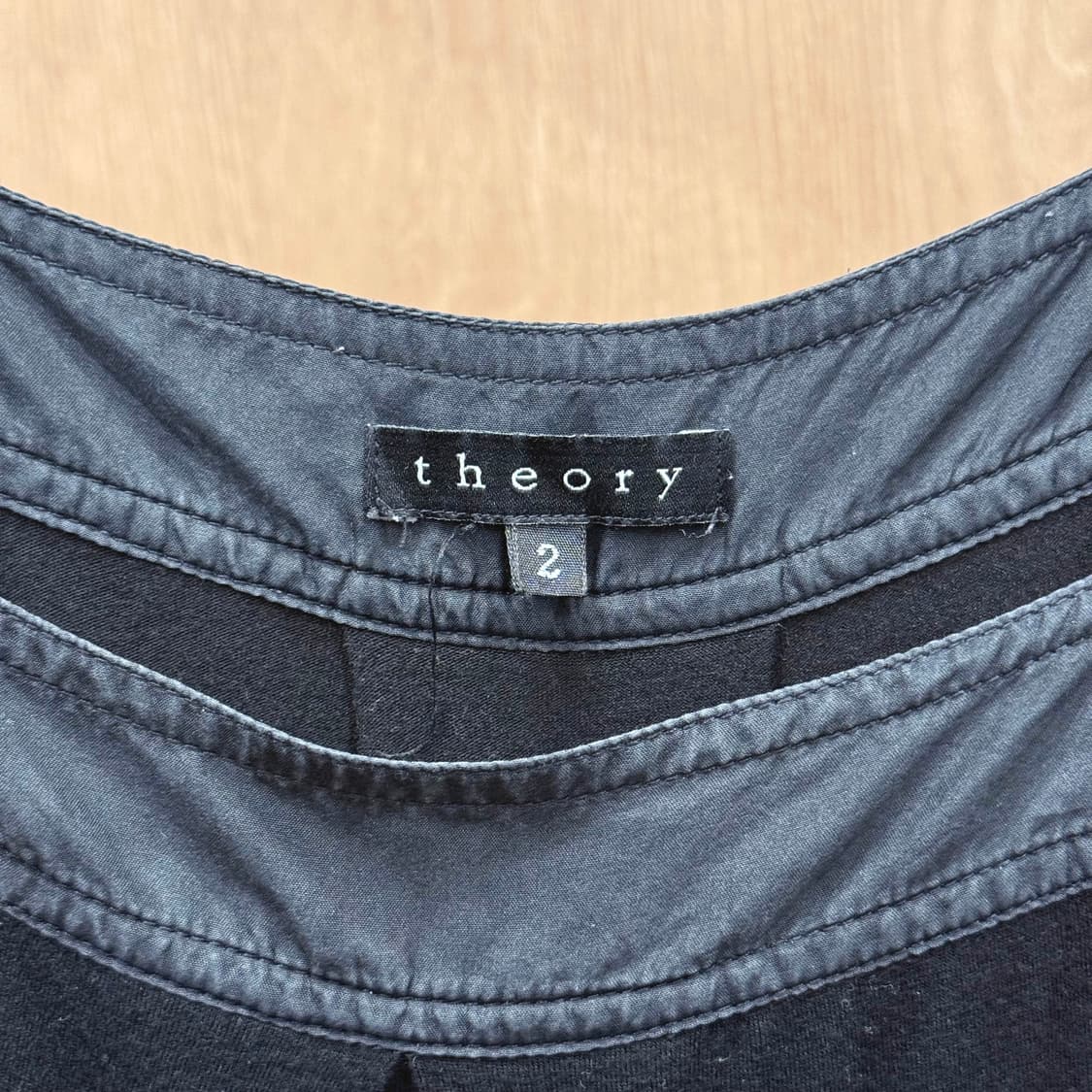 띠어리 배색 실크 요크 슬리브리스 미디 원피스 드레이프 블랙 상품이미지7