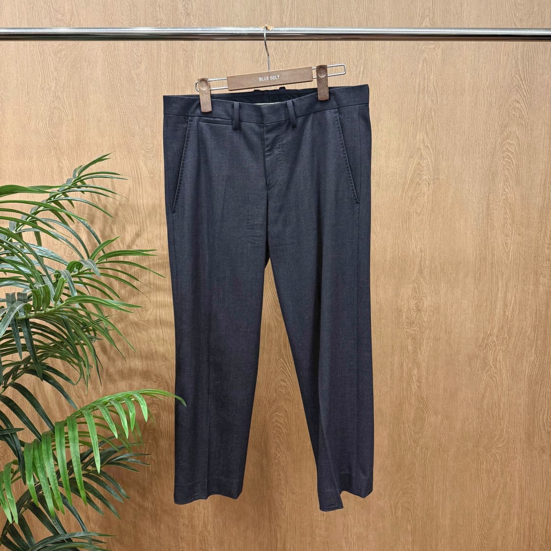 띠어리 슬랙스 팬츠 미니멀 포멀 디자인 히든 클로징 디테일 다크그레이 상품이미지1