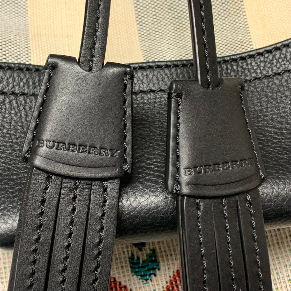 버버리 헤스톤 체크 캔버스 버킷백 크로스백 상품이미지3