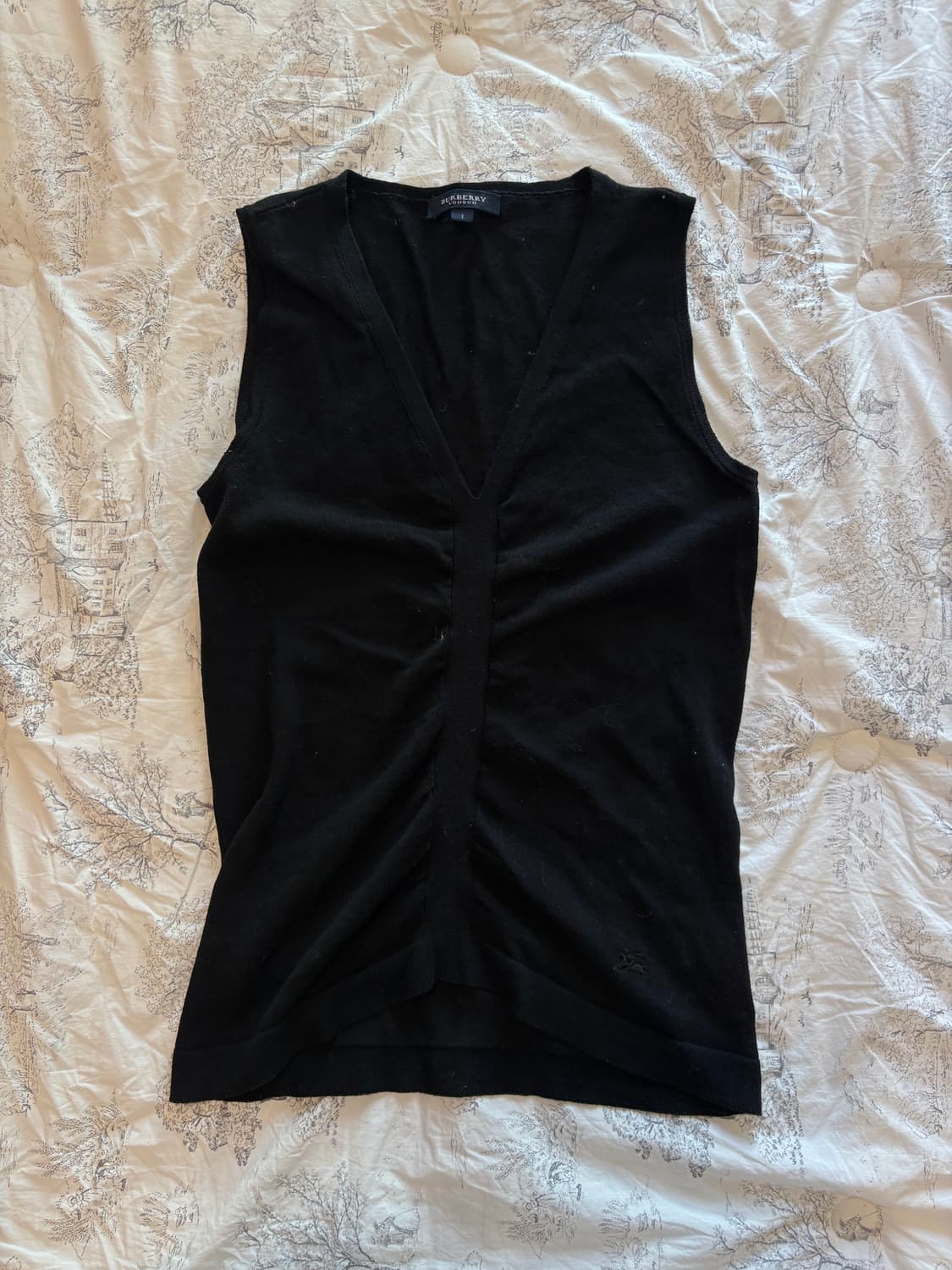 버버리 블랙 슬림 브이넥 니트 베스트 조끼 상품이미지1