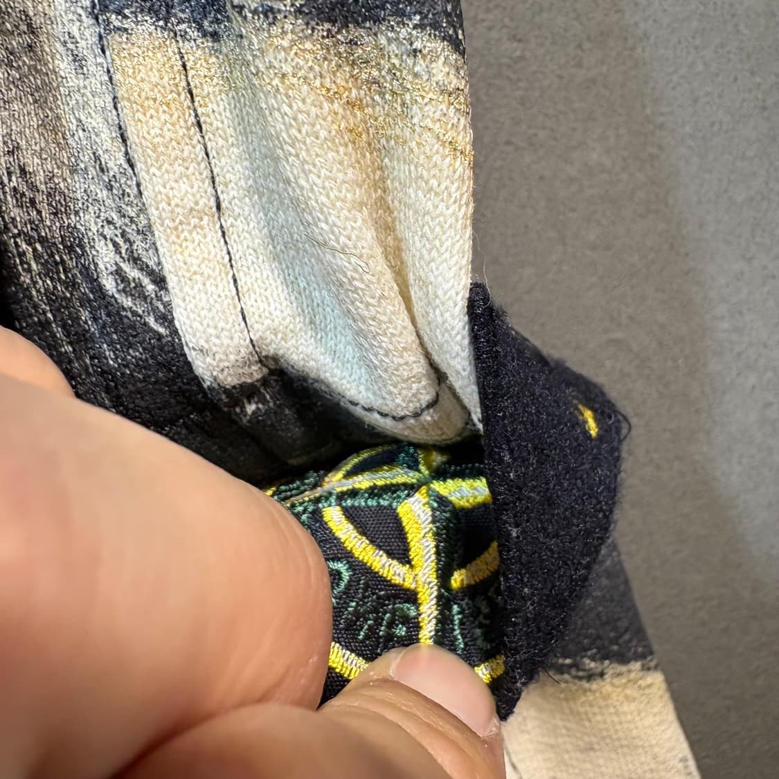 [L] STONE ISLAND 스톤아일랜드 타이거 프린팅 스웻 셔츠 상품이미지3