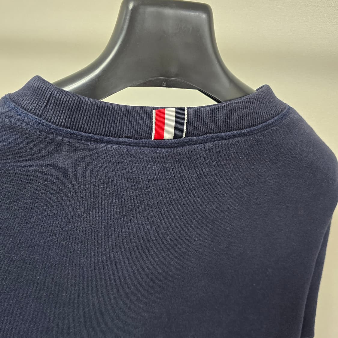 톰브라운 사선완장 맨투맨 1사이즈 95 판매 상품이미지4