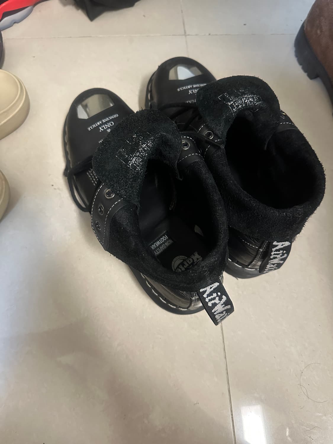 닥터마틴 1460 파스칼 스틸토 270 판매합니다. 상품이미지3