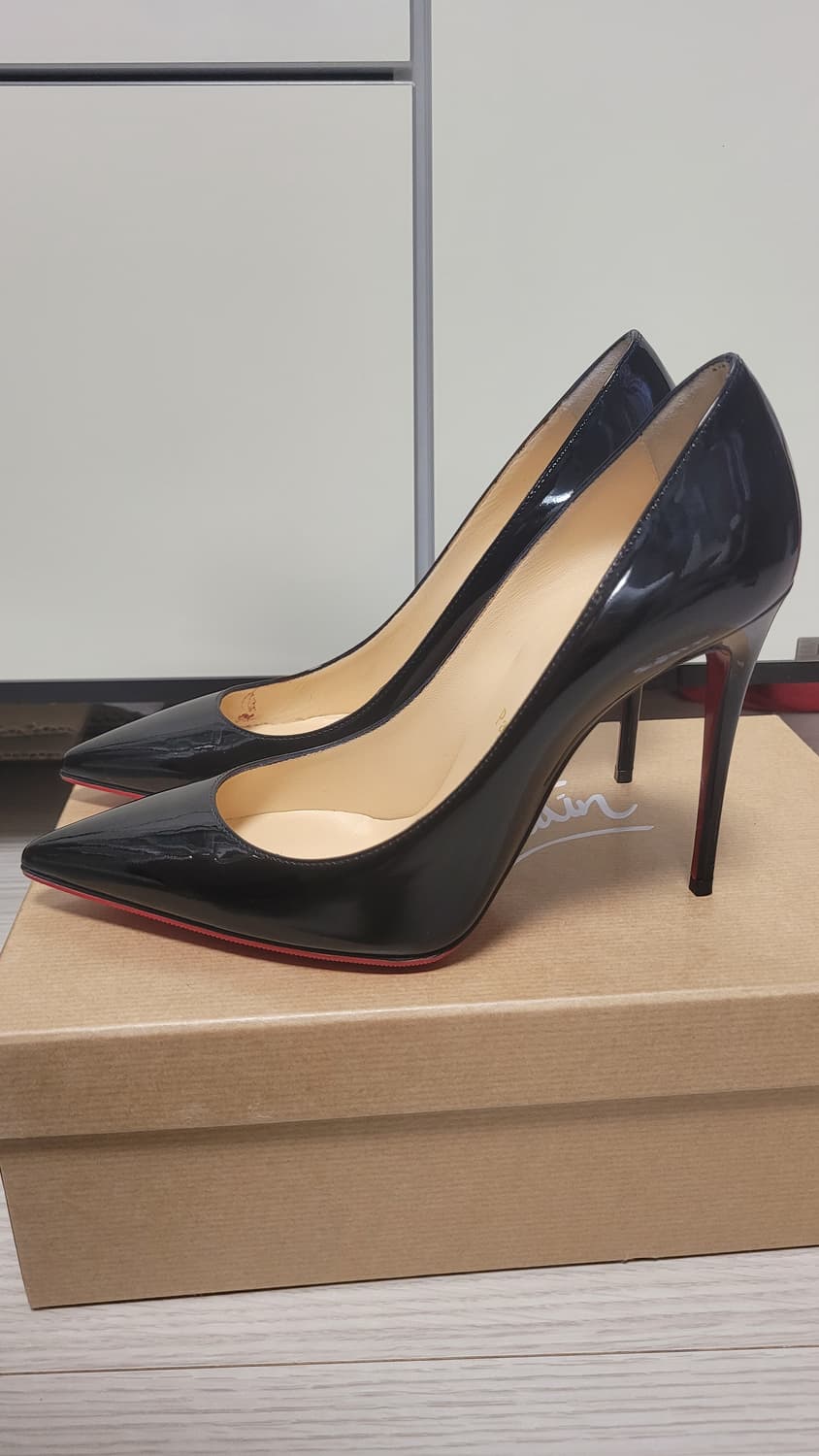 크리스찬 루부탱 케이트100 페이턴트 블랙 36.5 판매합니다. 상품이미지2