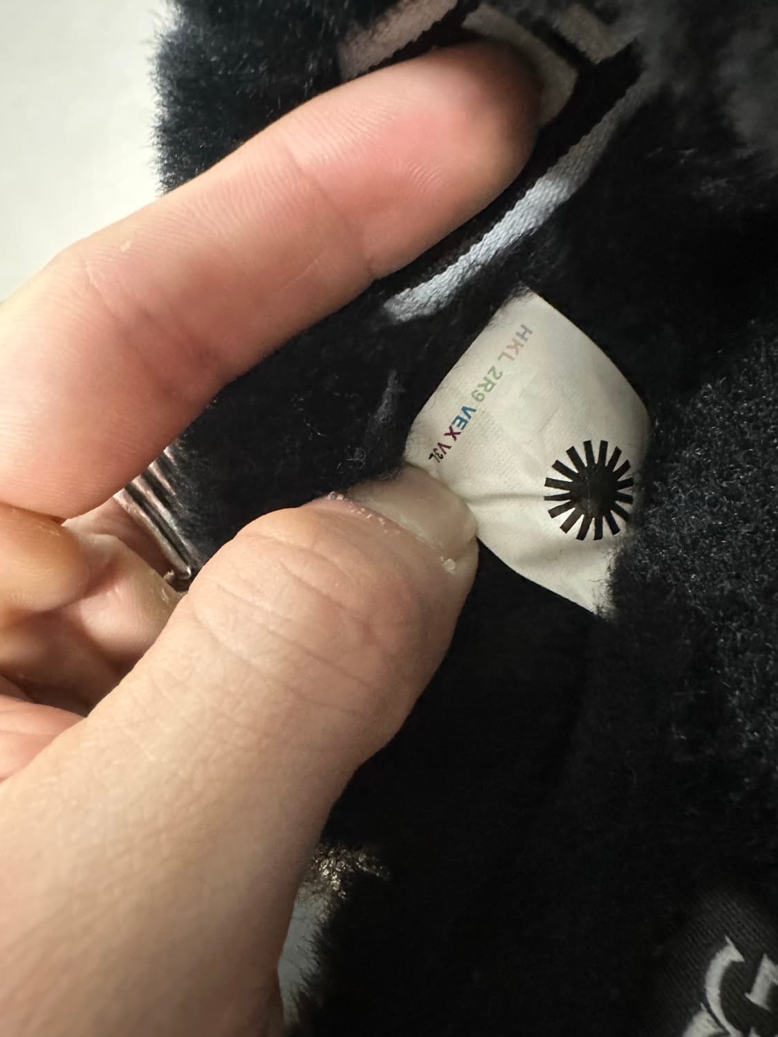 어그 펀케트 슬라이드 블랙 상품이미지7