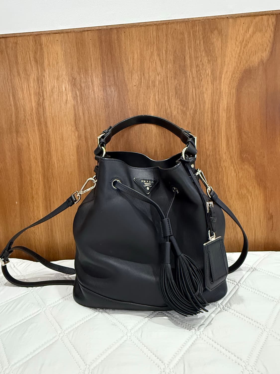 PRADA BR5069 블랙 레더 버킷 테슬 토트백 상품이미지1