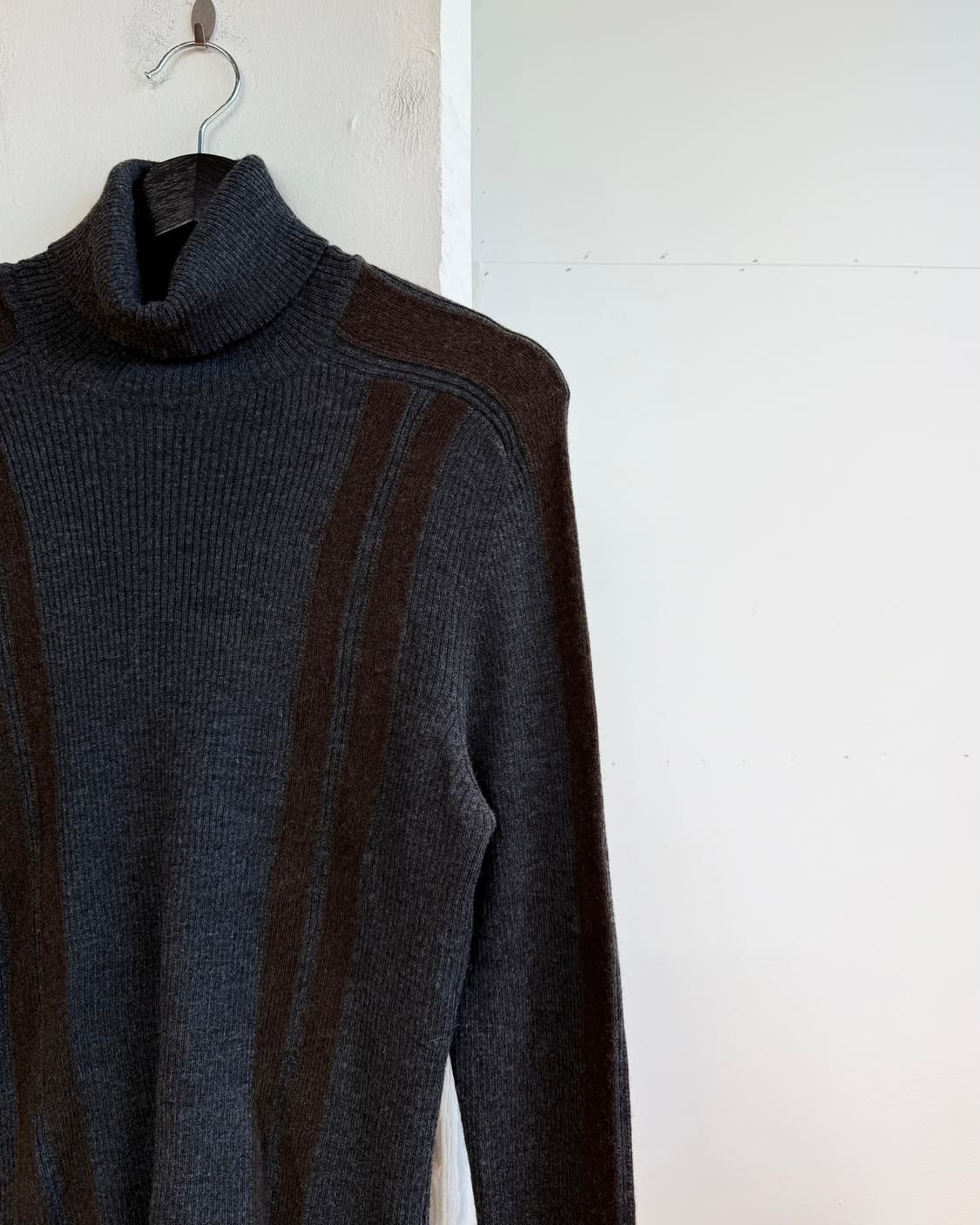 돌체앤가바나 차콜 아크릴울 터틀넥 니트 상품이미지5