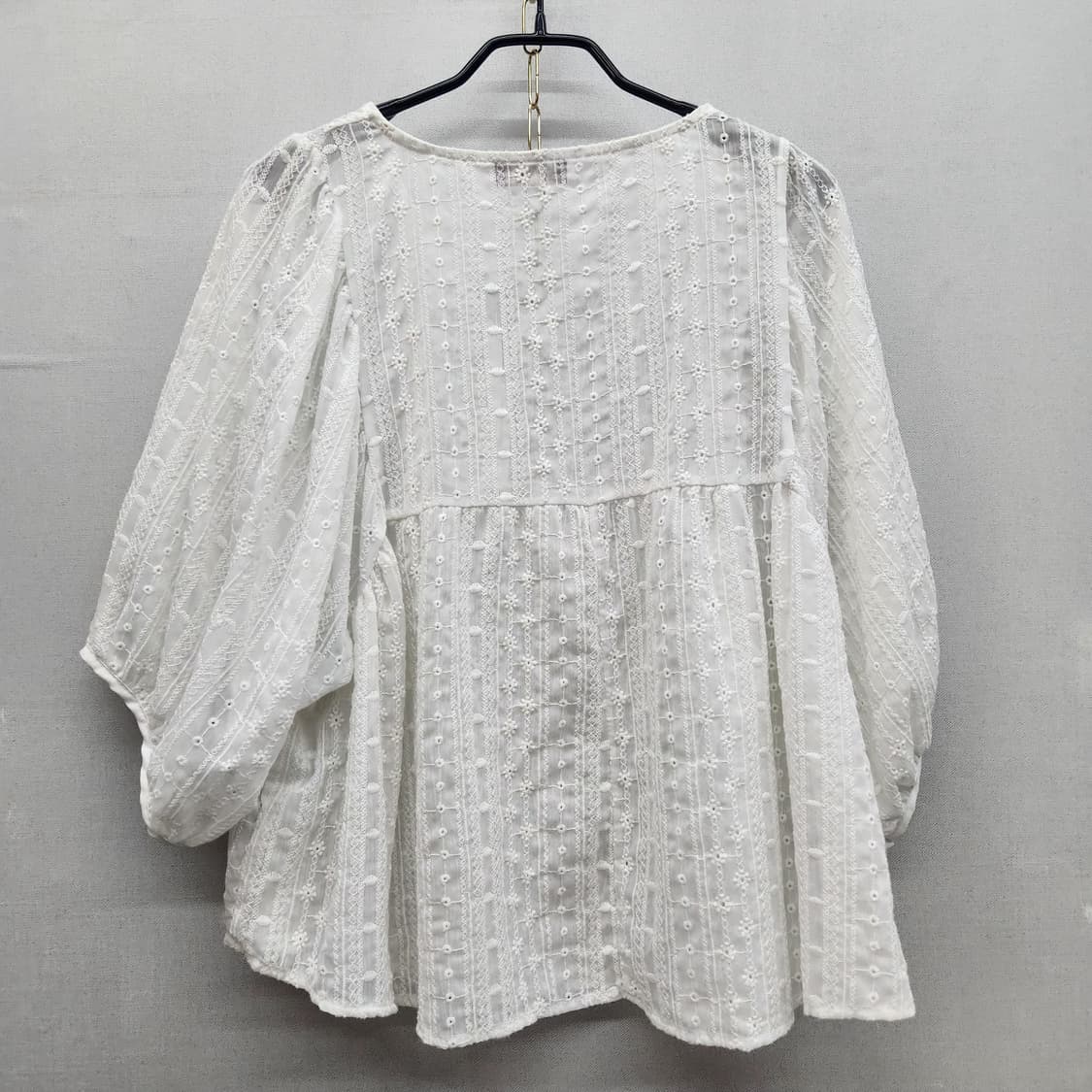 24ss 오스본 아일렛 자수 볼륨소매 블라우스 F(L~XL) 상품이미지4