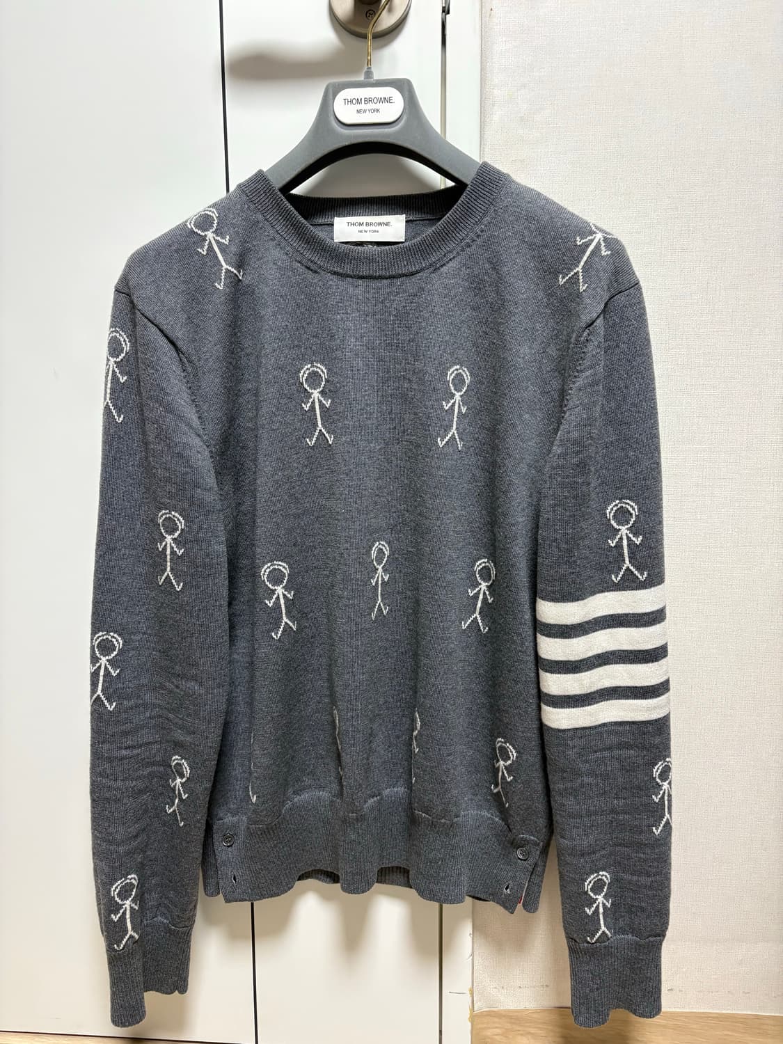 톰브라운 미스터톰 사선 니트 4사이즈 상품이미지1