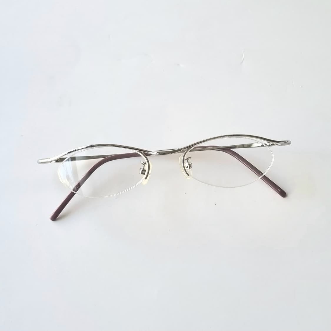 데드스탁 긱시크 룩의 정점을 찍어줄 실버 메탈 하프림 안경테  688 상품이미지1