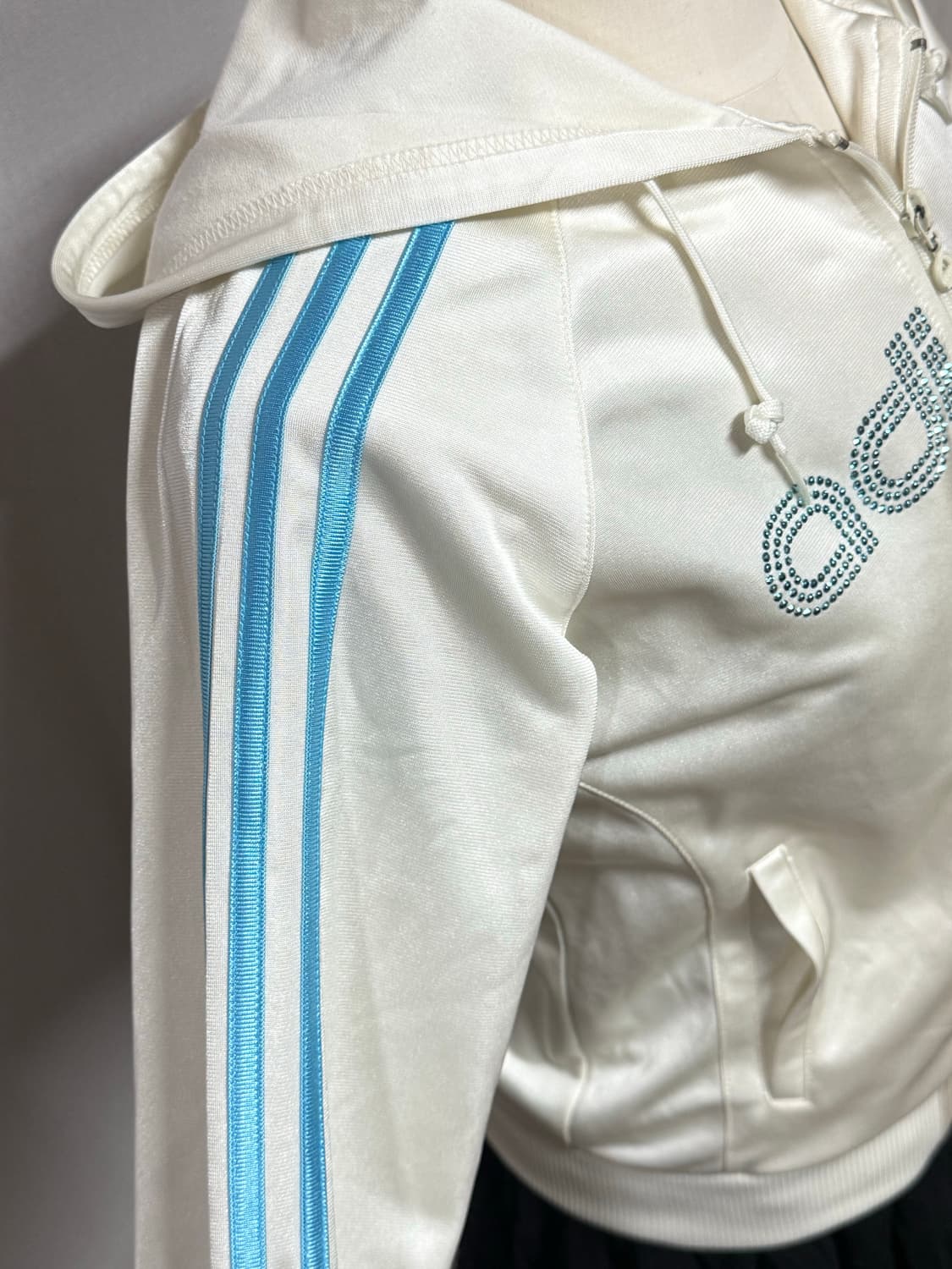 희귀) 아디다스 y2k 크림 유광 트랙 후드집업 삼선 져지 여성핏 상품이미지5