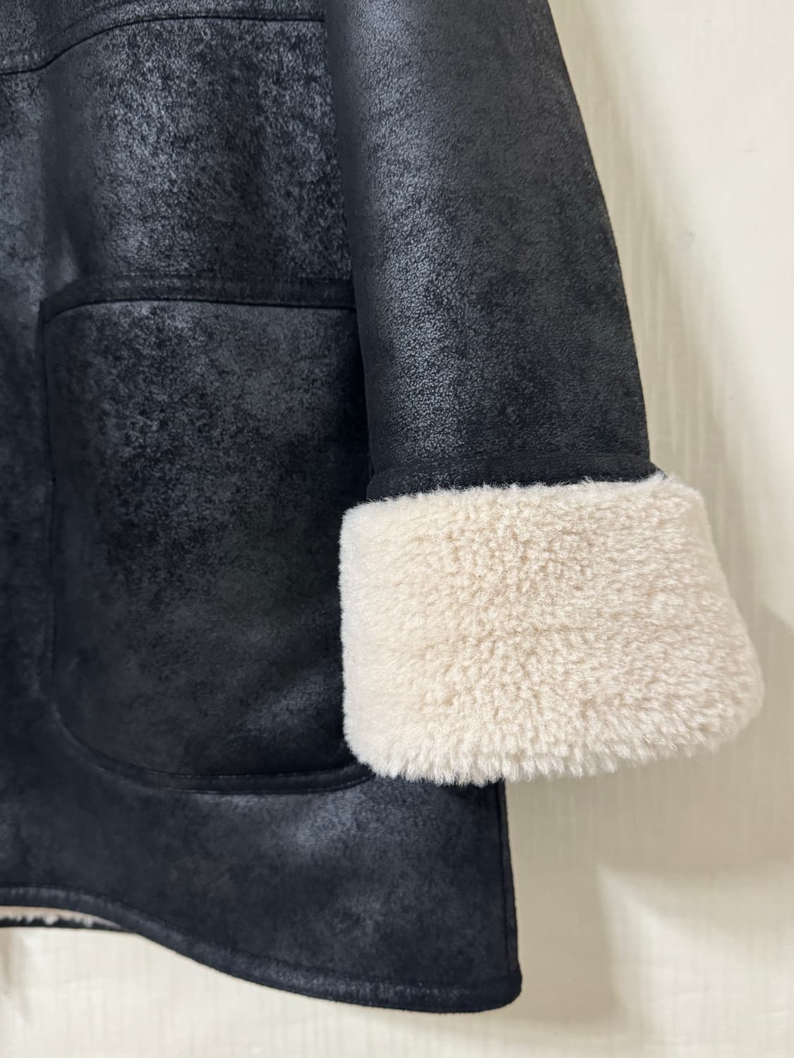 MANGO 무스탕 블랙 상품이미지8