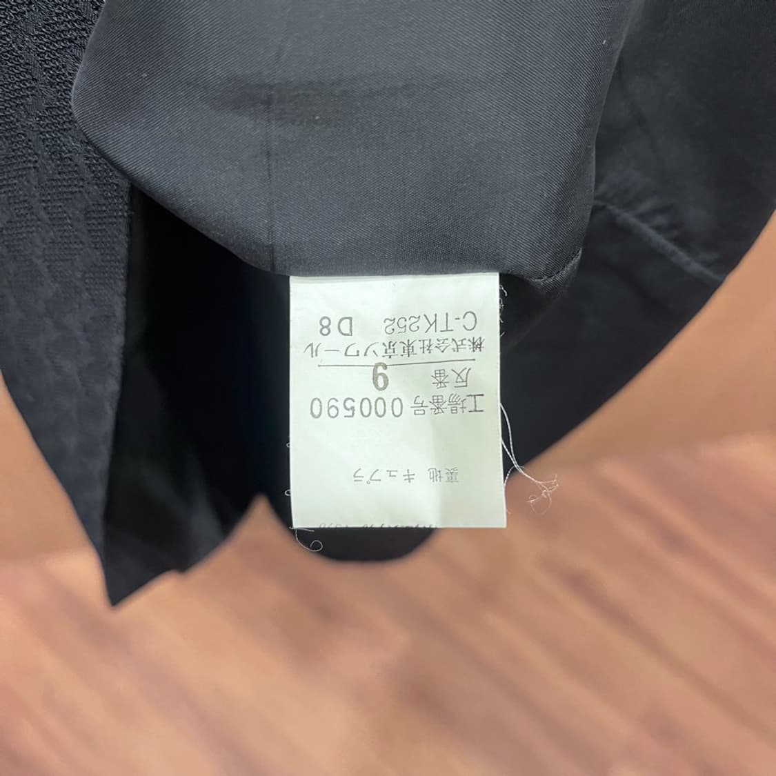 지방시 미디 스커트 사이드 지퍼 버클 물결 패턴 디테일 H라인 블랙 상품이미지7