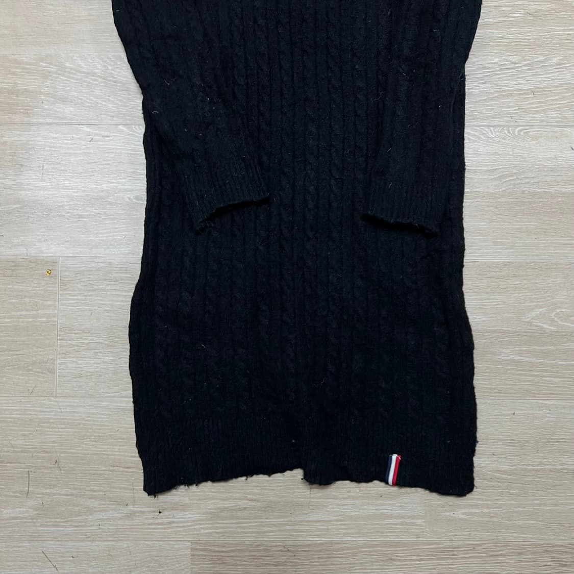 몽클레어 여성 브이넥 꽈배기 케이블 니트 원피스 [블랙] XS/85 상품이미지3