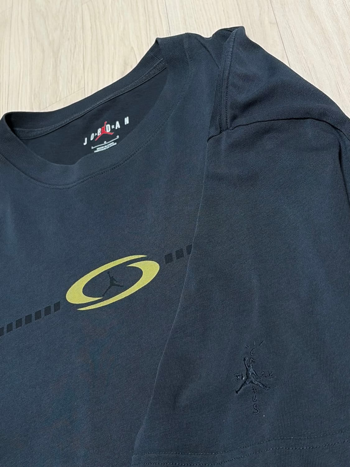 [L] 나이키 트래비스 스캇 조던 반팔 티셔츠 차콜 다크 그레이 상품이미지3